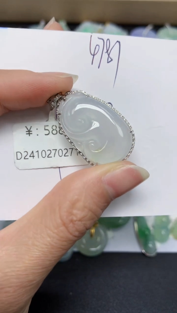 【闪购商品】翡翠18K金镶嵌颈饰 天然翡翠A货