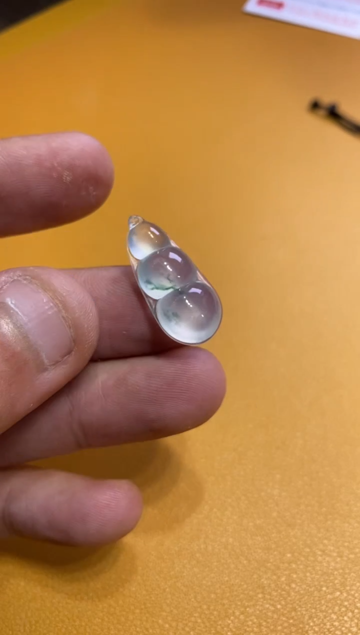 吊坠(不含链)未镶嵌翡翠豆子10800   25.7  12.2  6.1