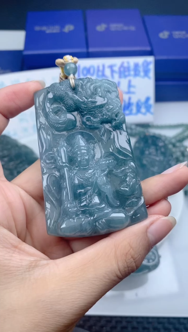 翡翠未镶嵌颈饰 