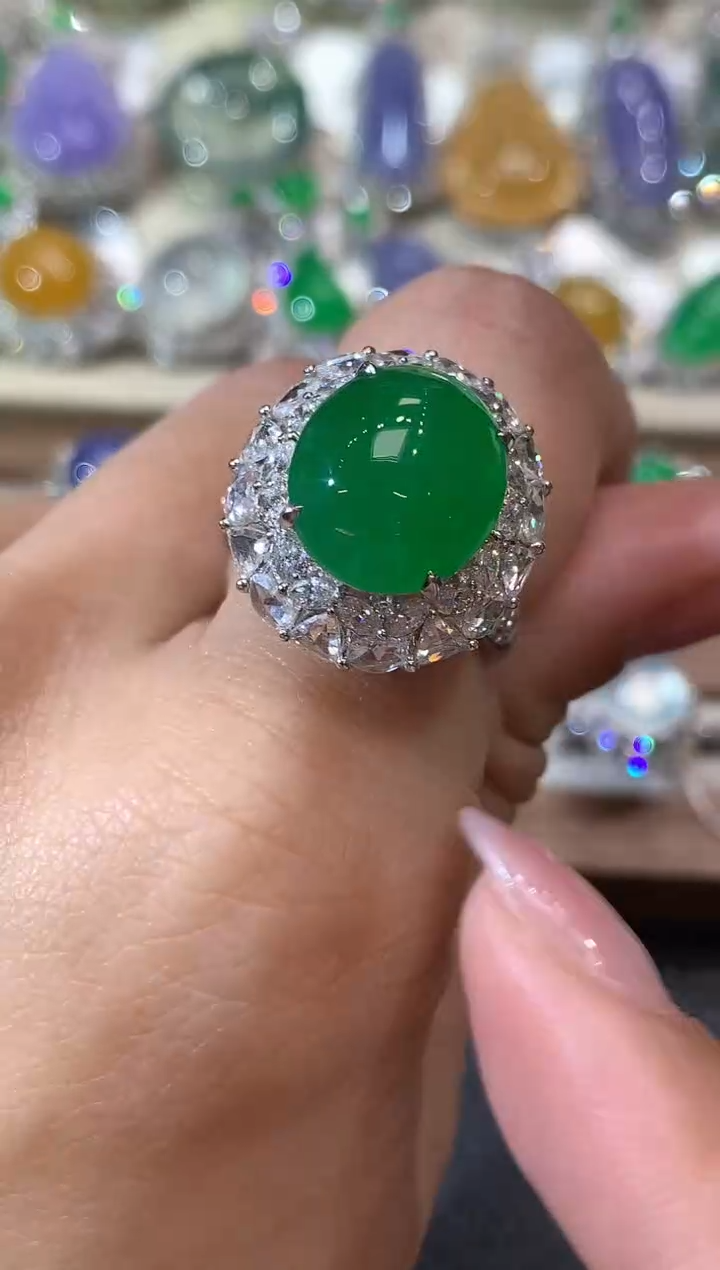 18K金镶嵌戒指翡翠?**棒D48
