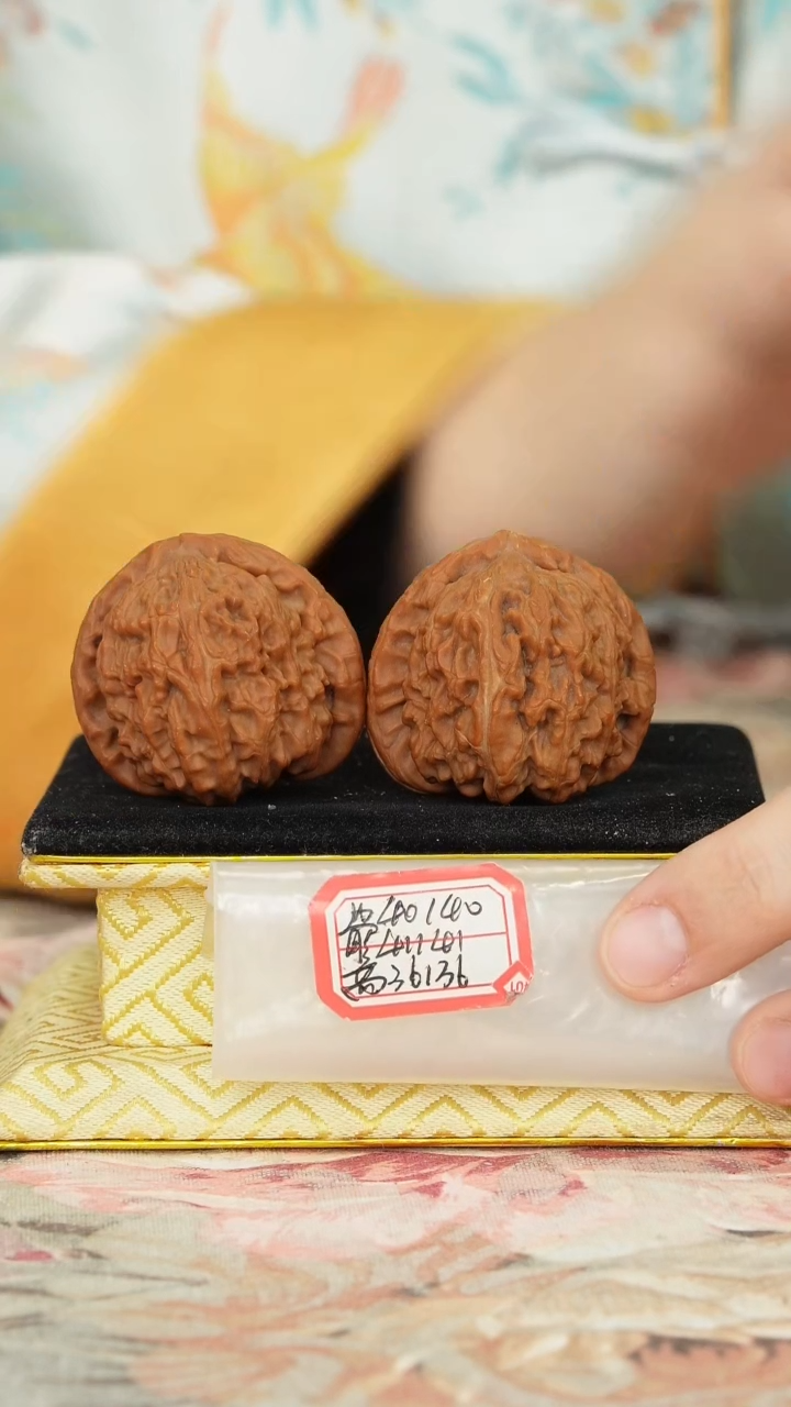 【闪购商品】文玩核桃把件白狮子