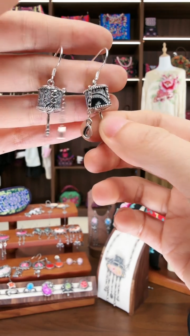 【闪购商品】织绣158蚩梦苗族古绣