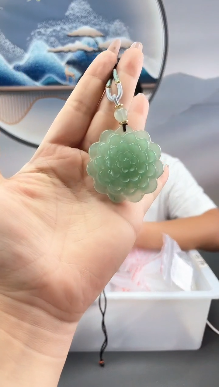 未镶嵌独龙玉花开富贵圆形石英质玉独龙玉花开富贵圆形