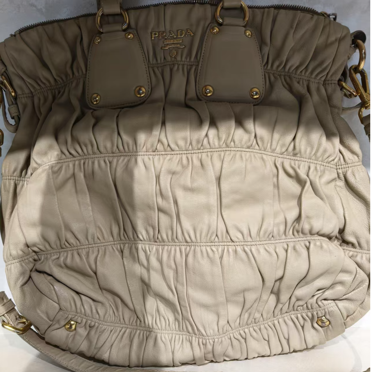 95新 Prada/普拉达 卡其色褶皱托特包带肩带手提斜挎多功能包