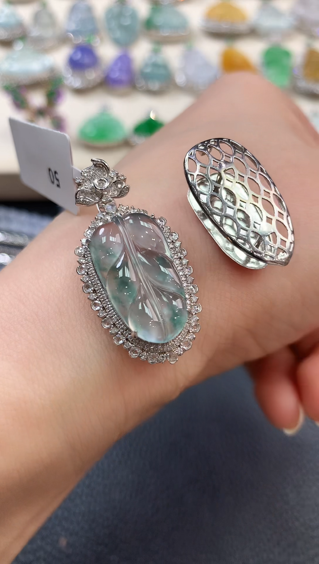 【闪购商品】翡翠吊坠(不含链)18K金镶嵌b46     