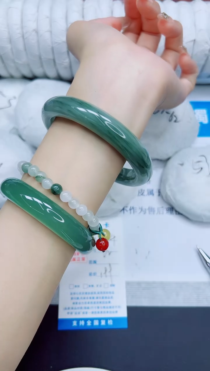 石英质玉手镯未镶嵌154/62