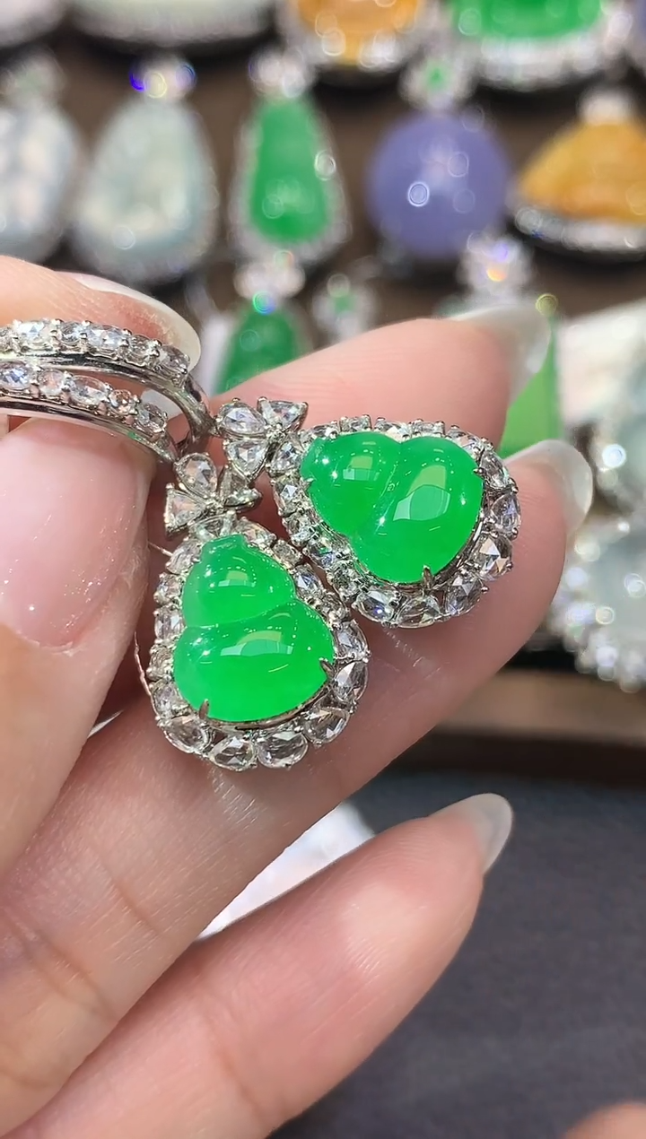 18K金镶嵌翡翠耳饰暖*?C39