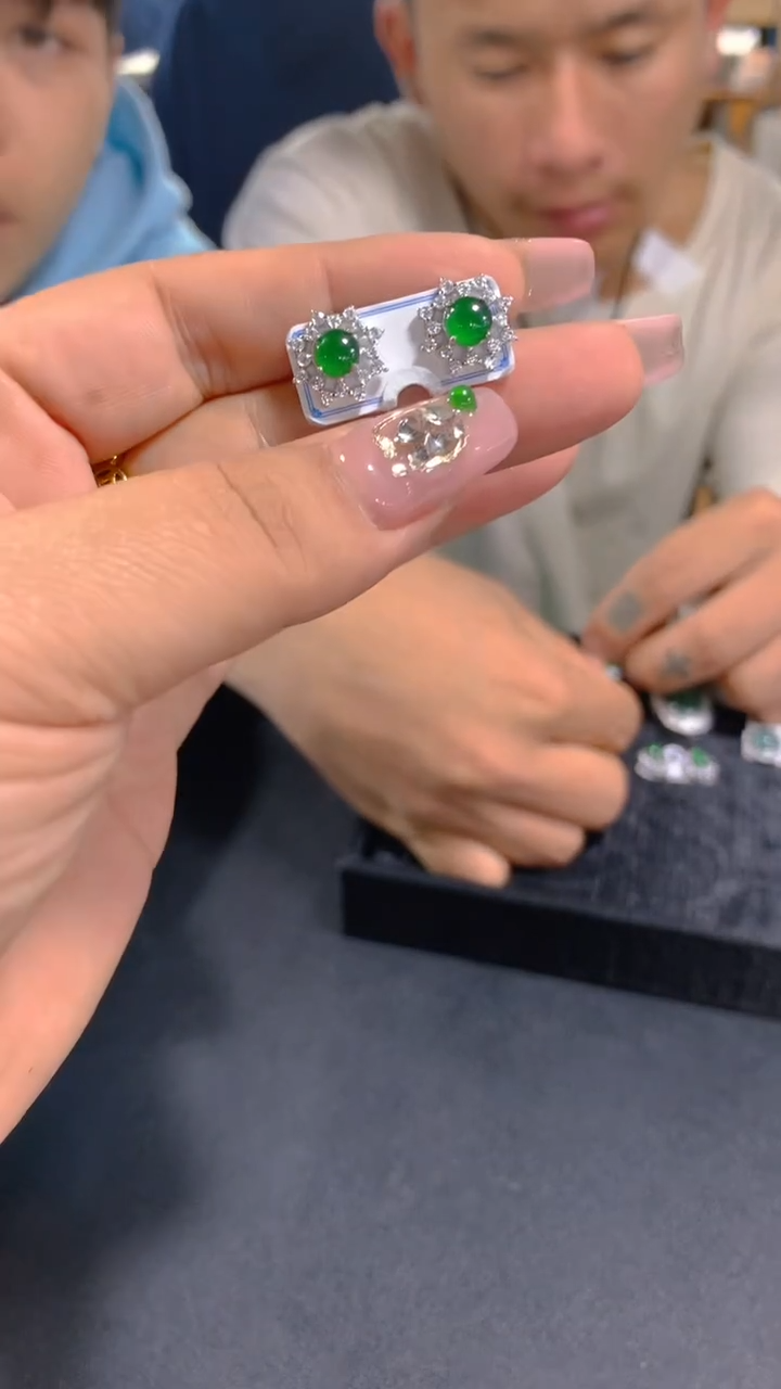 【闪购商品】翡翠耳饰未镶嵌0481351892多样性发其一