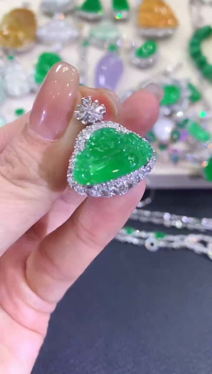 【闪购商品】翡翠吊坠(不含链)18K金镶嵌 B73