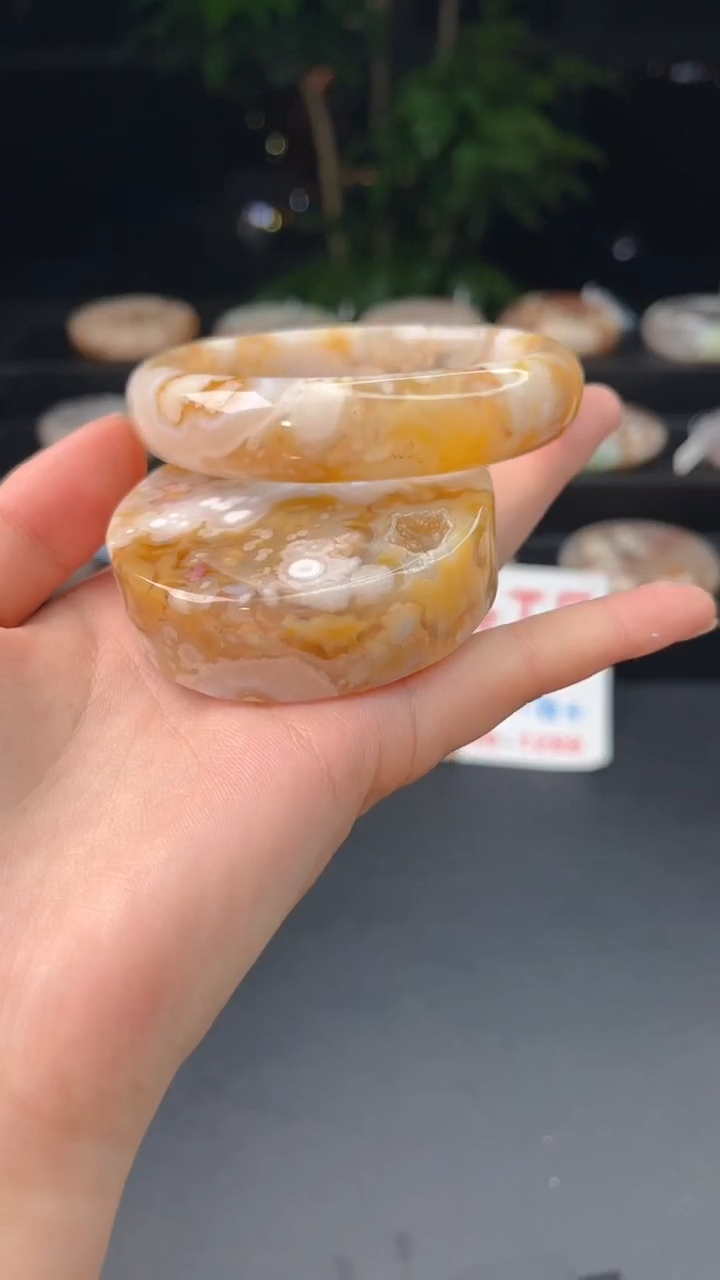 【闪购商品】石英质玉手镯未镶嵌赠送镯心（圈口62
