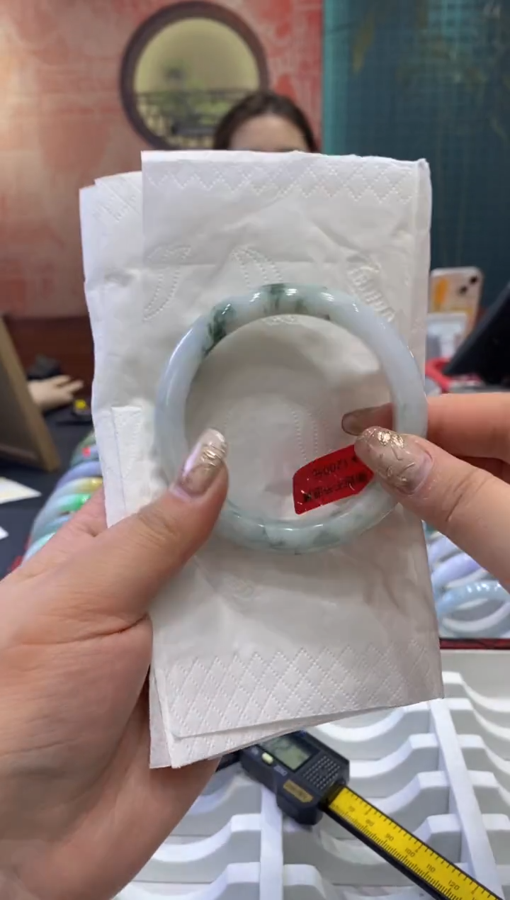 【闪购商品】翡翠手镯未镶嵌多人005436