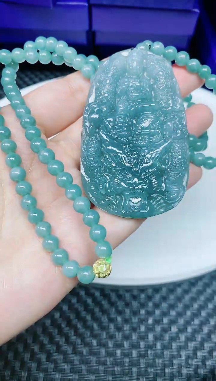 翡翠未镶嵌颈饰