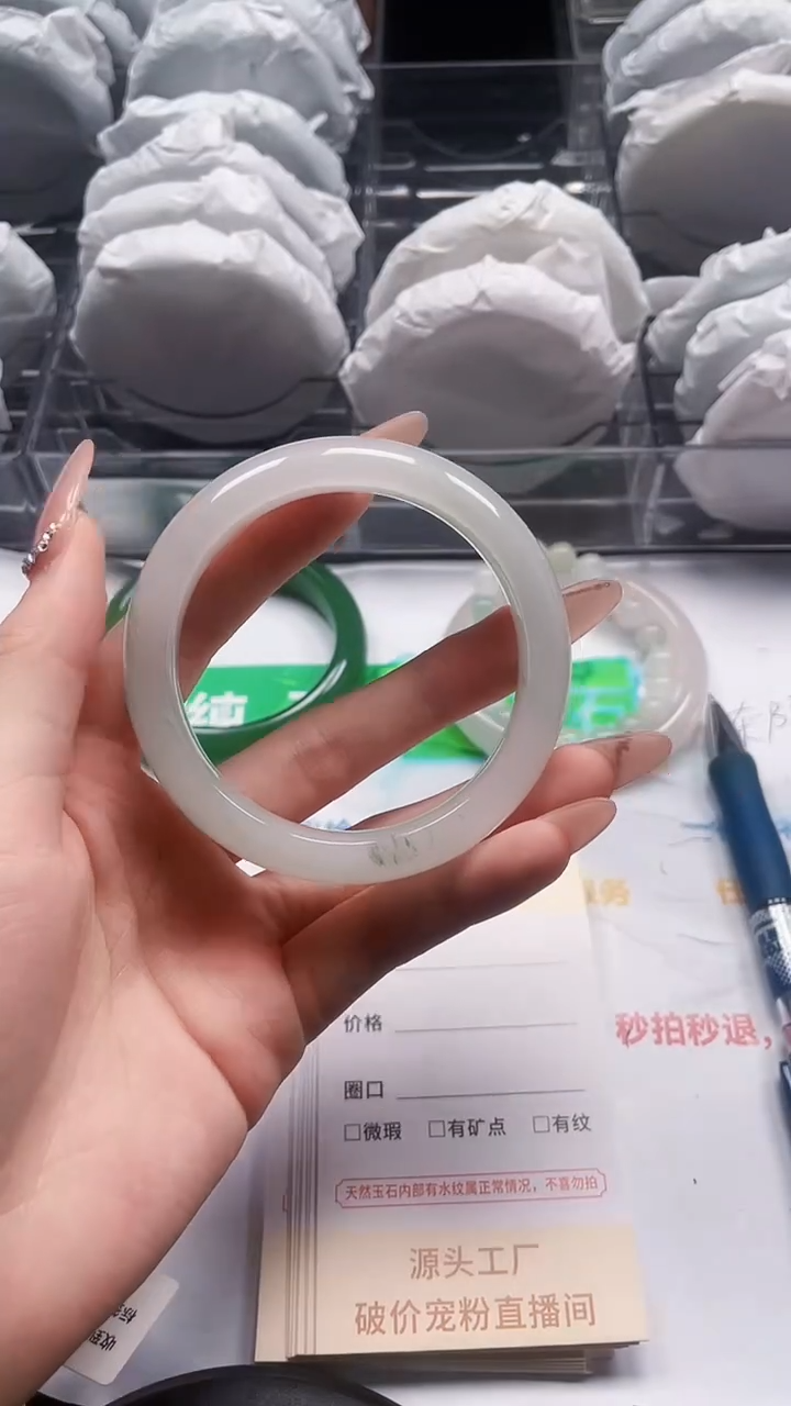 石英质玉手镯未镶嵌53-56.5