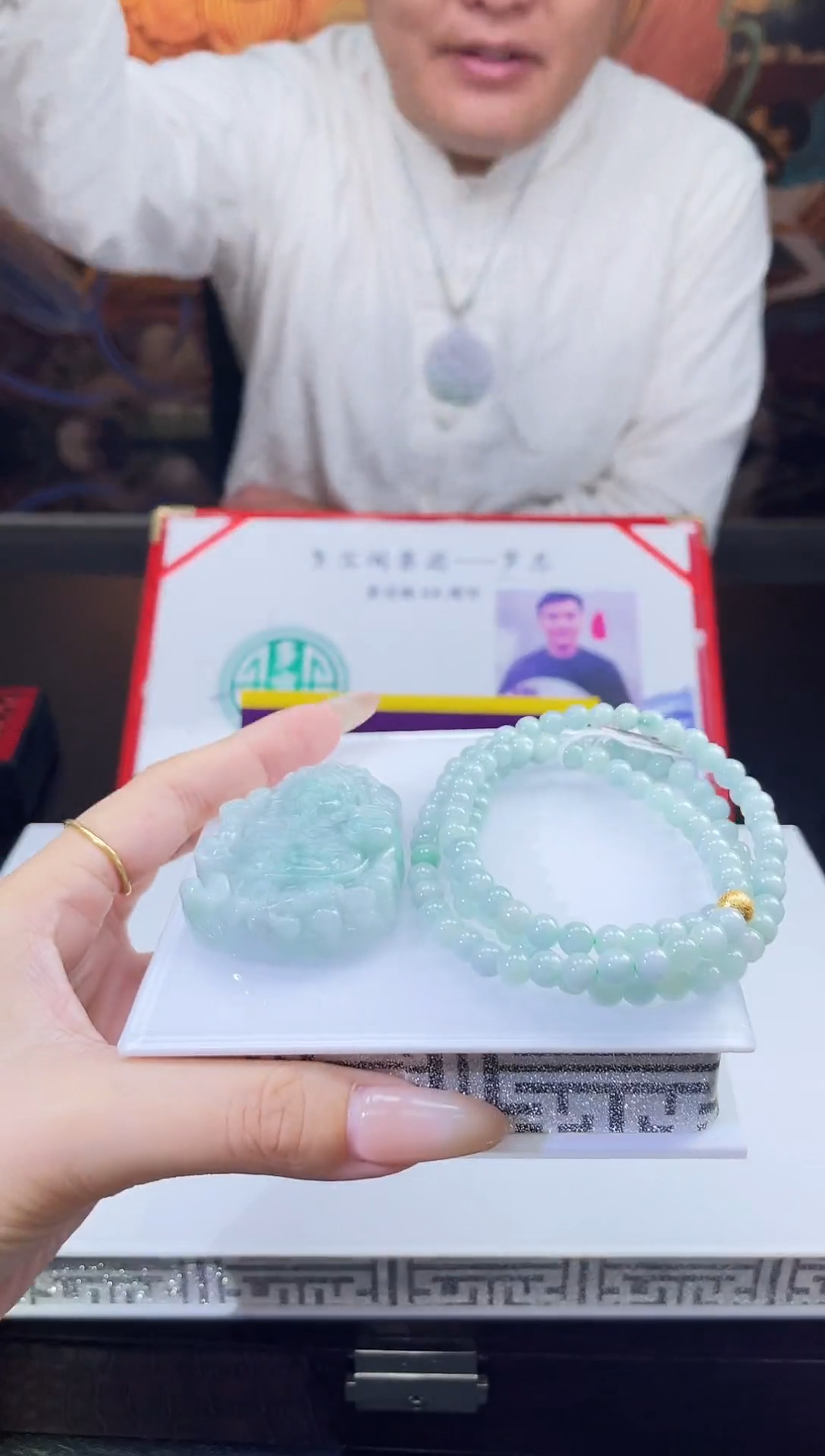 翡翠未镶嵌颈饰多样性发其一