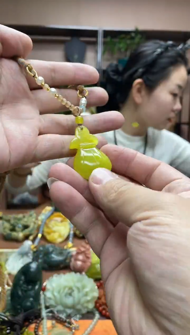 未镶嵌岫玉吊坠·