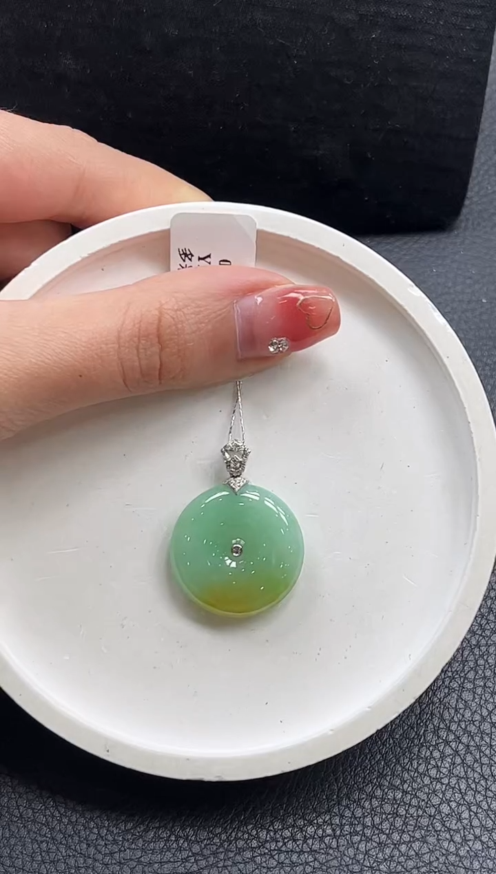【闪购商品】翡翠颈饰18K金镶嵌平安扣
