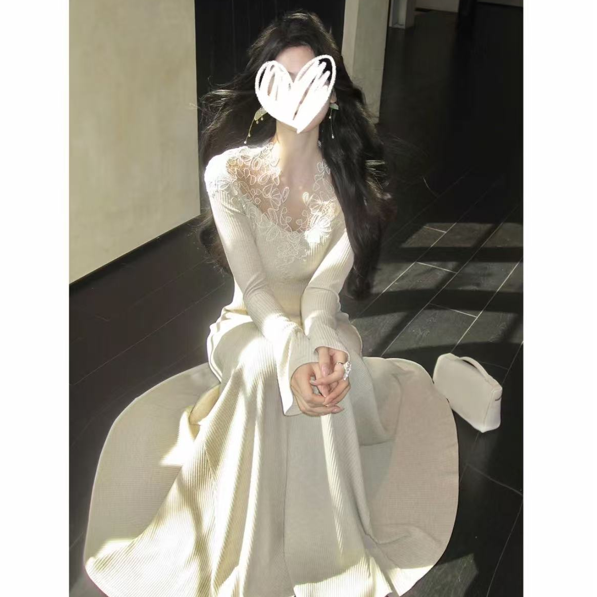 【不知雪】原版面料 温柔氛围感蕾丝v领针织显瘦连衣裙 