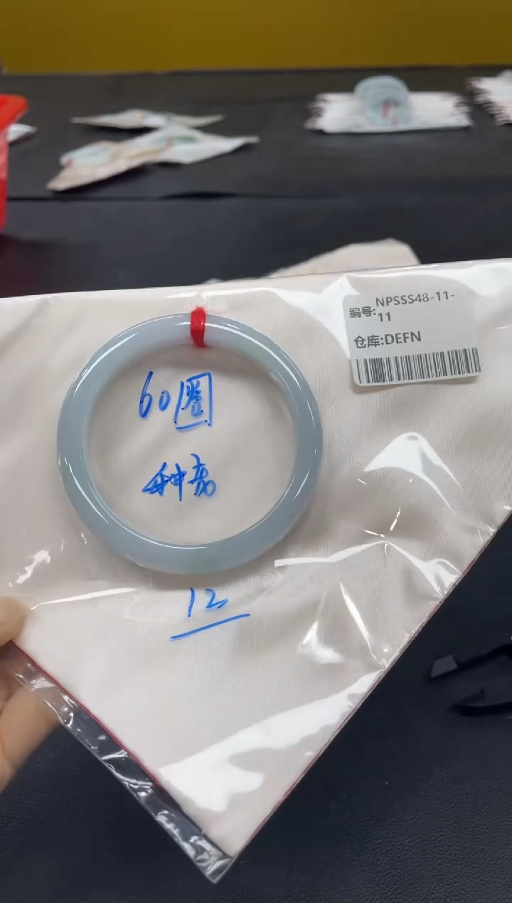 未镶嵌手镯翡翠翡翠手镯