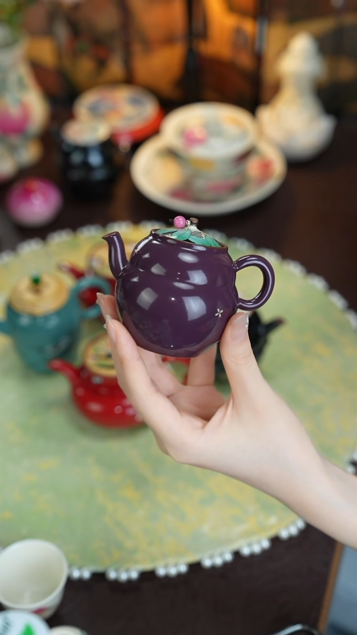 景德镇手工手绘三秋月粉彩紫砂壶