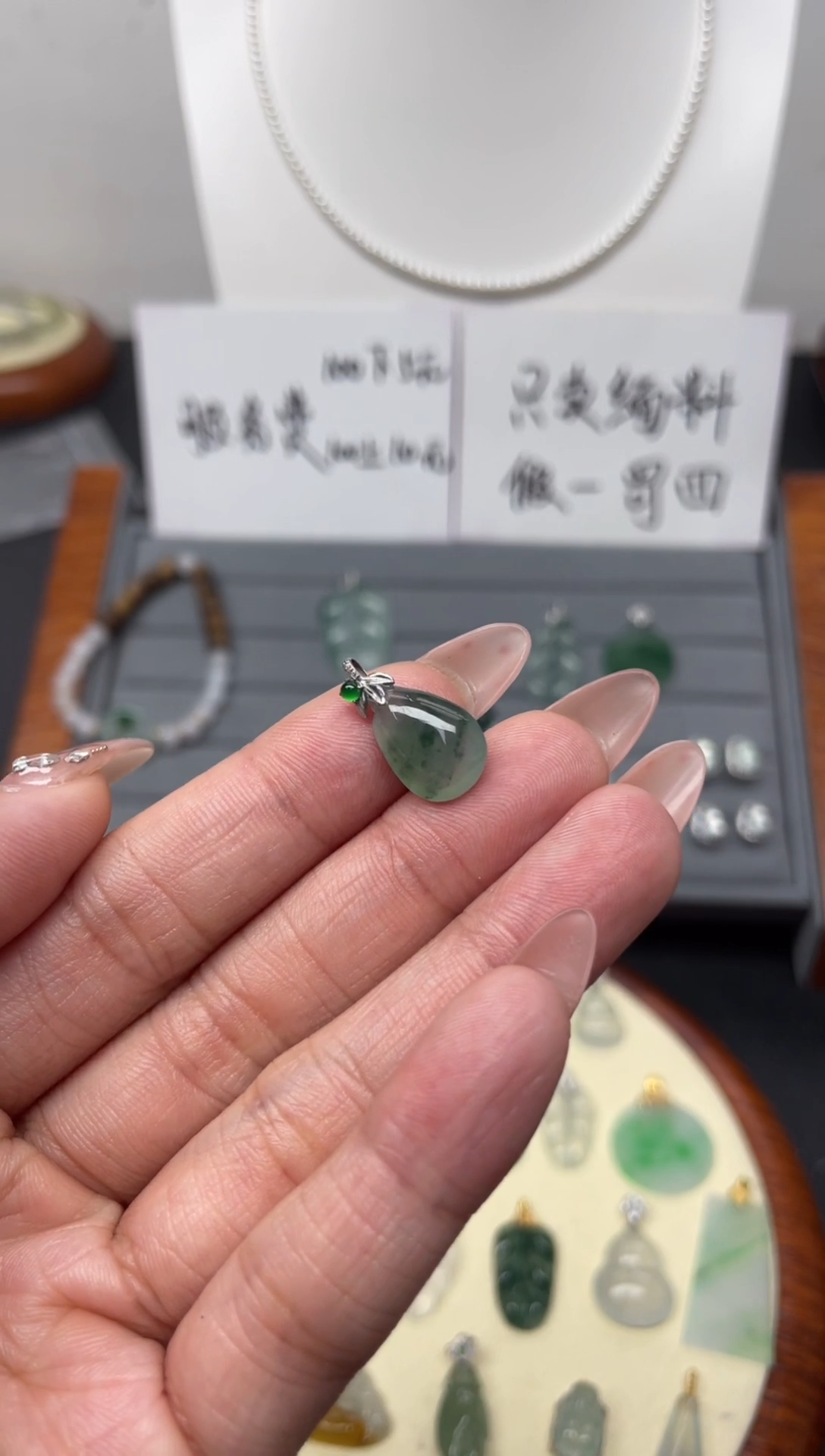 颈饰18K金镶嵌翡翠（8号链接）纯天然A货缅甸翡翠福瓜吊坠