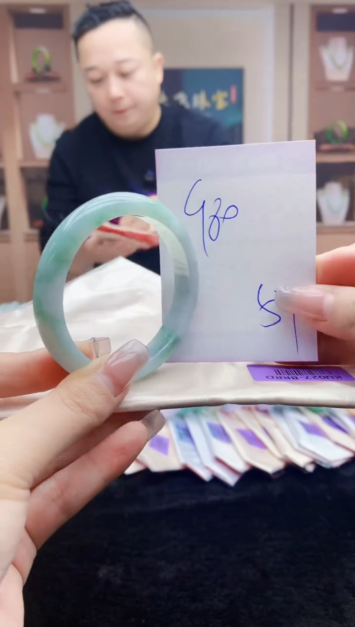 【闪购商品】翡翠手镯未镶嵌    H48-9