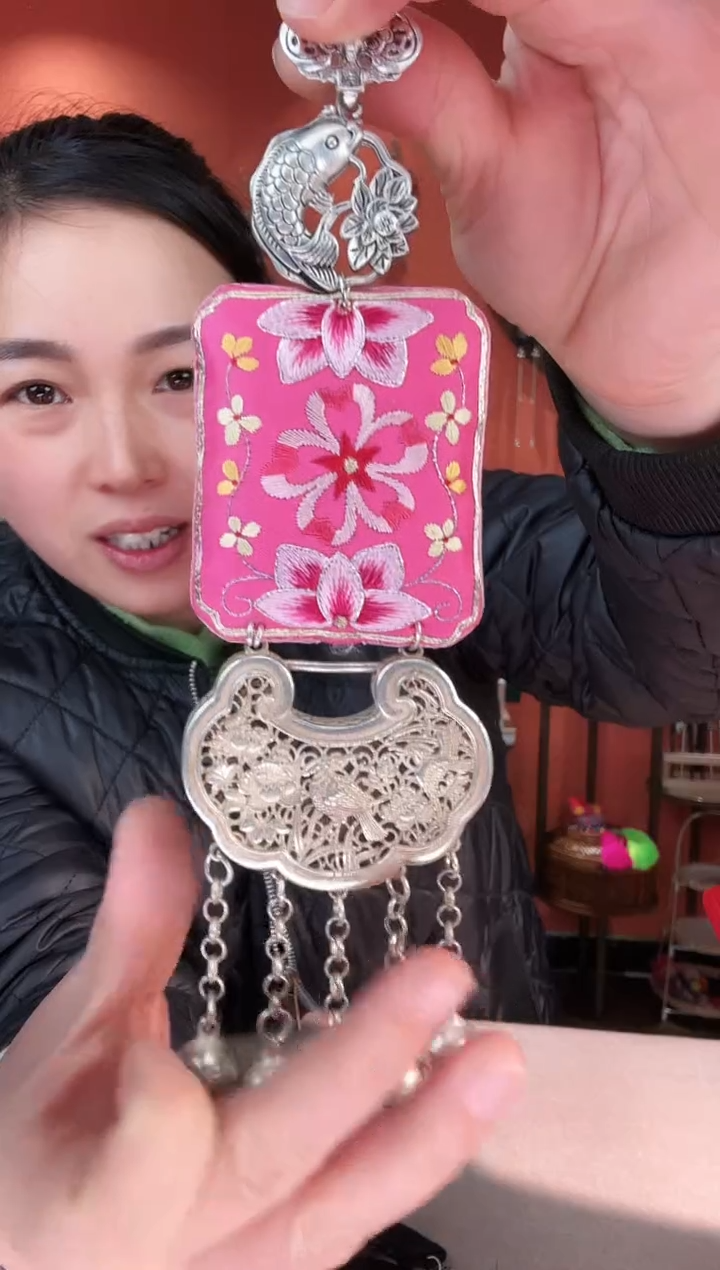 织绣长红绣艺手工苗银苗绣饰品19