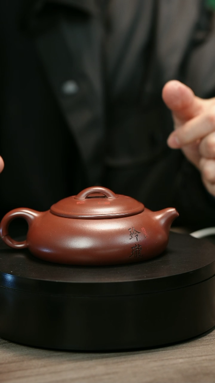 茶壶紫砂逸*尘H2357李传荣刻绘乳瓢