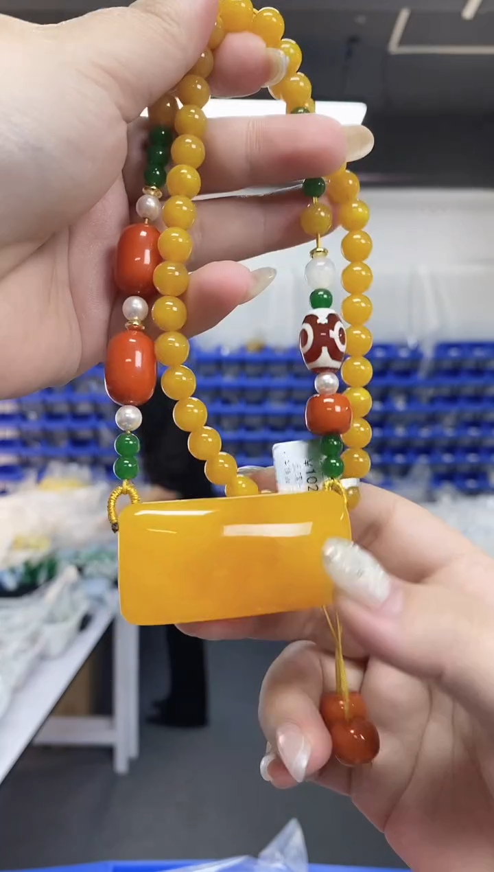 【闪购商品】蜜蜡裸石未镶嵌多样性发其一颜色微差