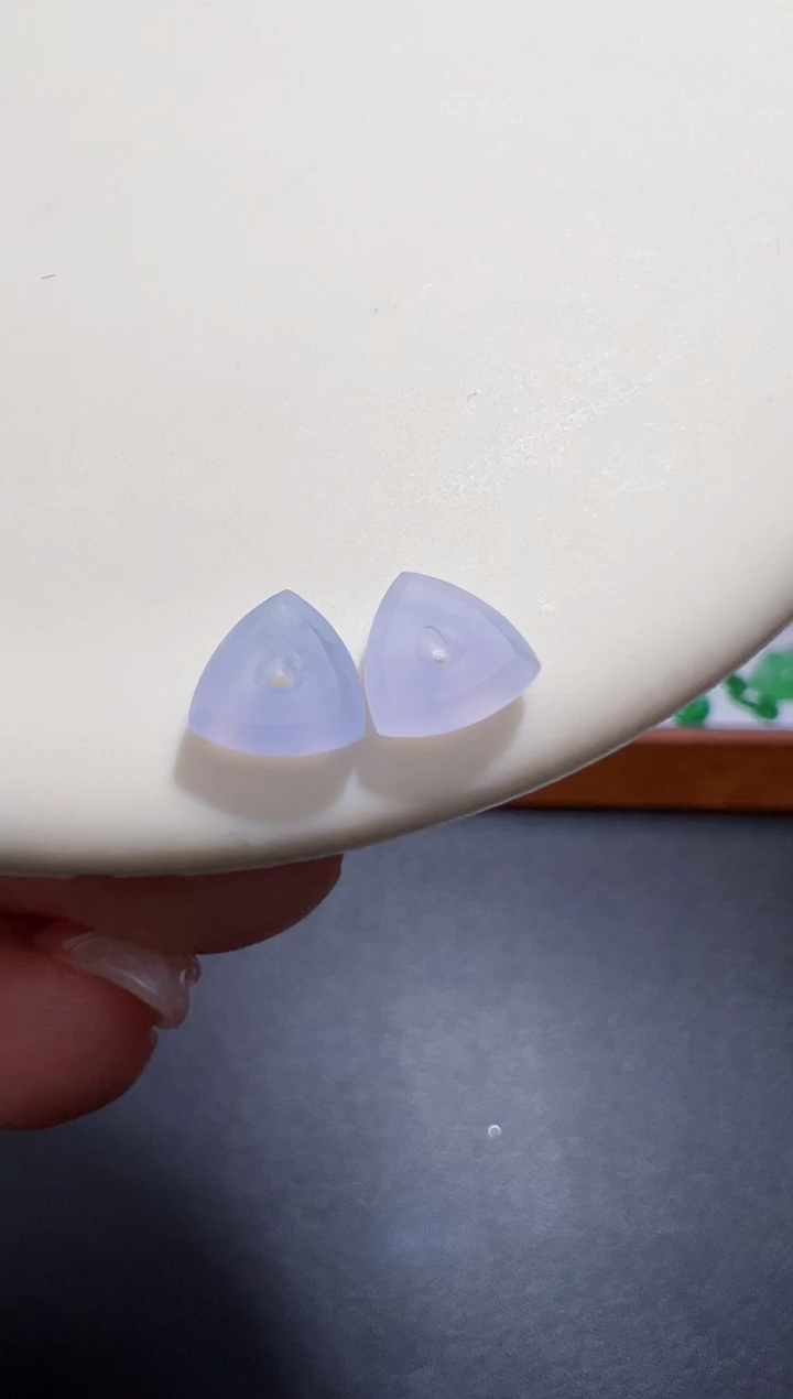 未镶嵌定制翡翠7.2*7.3*2.6一对