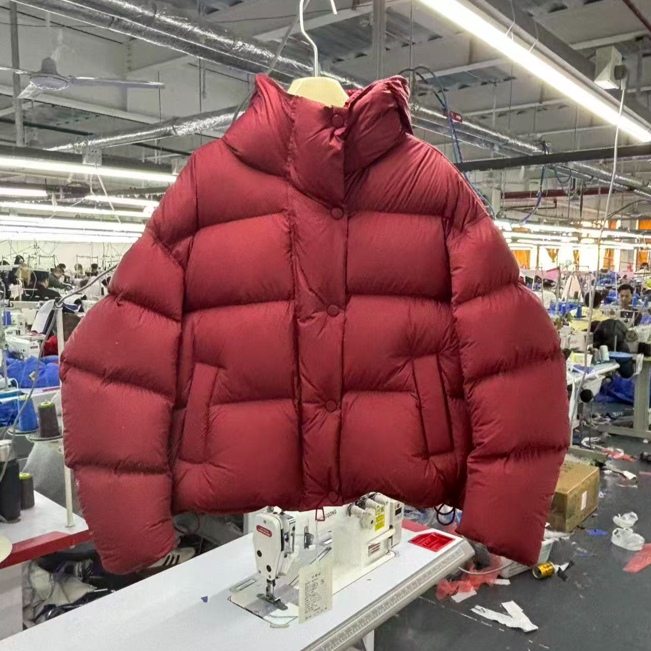 90鹅连帽厚款加厚女款休闲保暖连帽加厚泡芙羽绒服短款2527