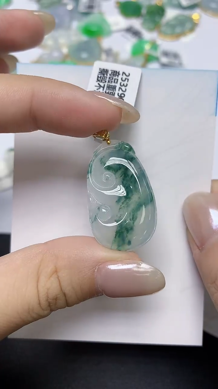 翡翠18K金镶嵌颈饰天然缅甸翡翠A货