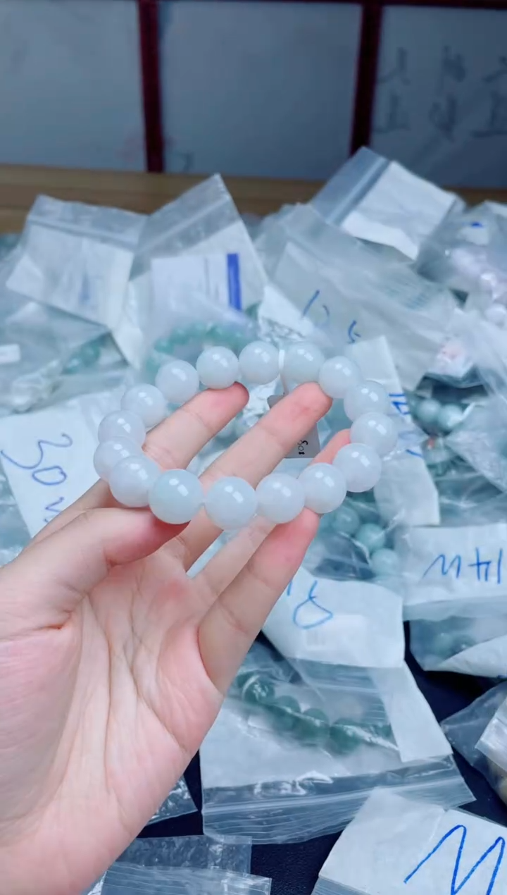 定制翡翠未镶嵌珠串