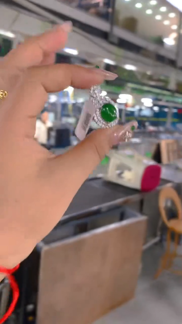 【闪购商品】翡翠吊坠(赠链)未镶嵌0699447513