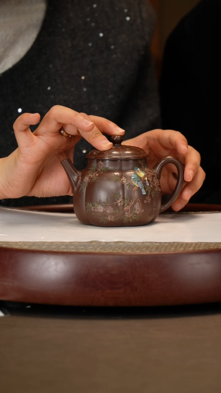 【闪购商品】紫砂茶壶【王芳】寅春紫泥筋纹菱韵  240CC