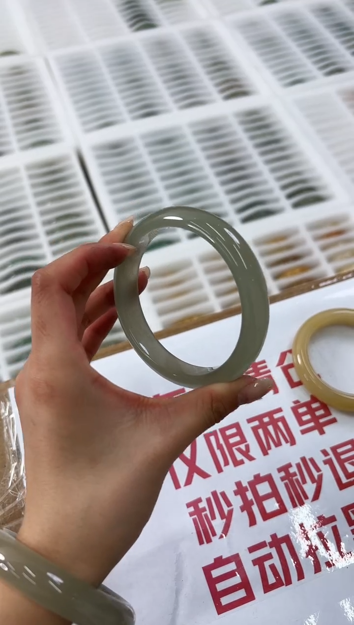 未镶嵌手镯石英质玉138-65D