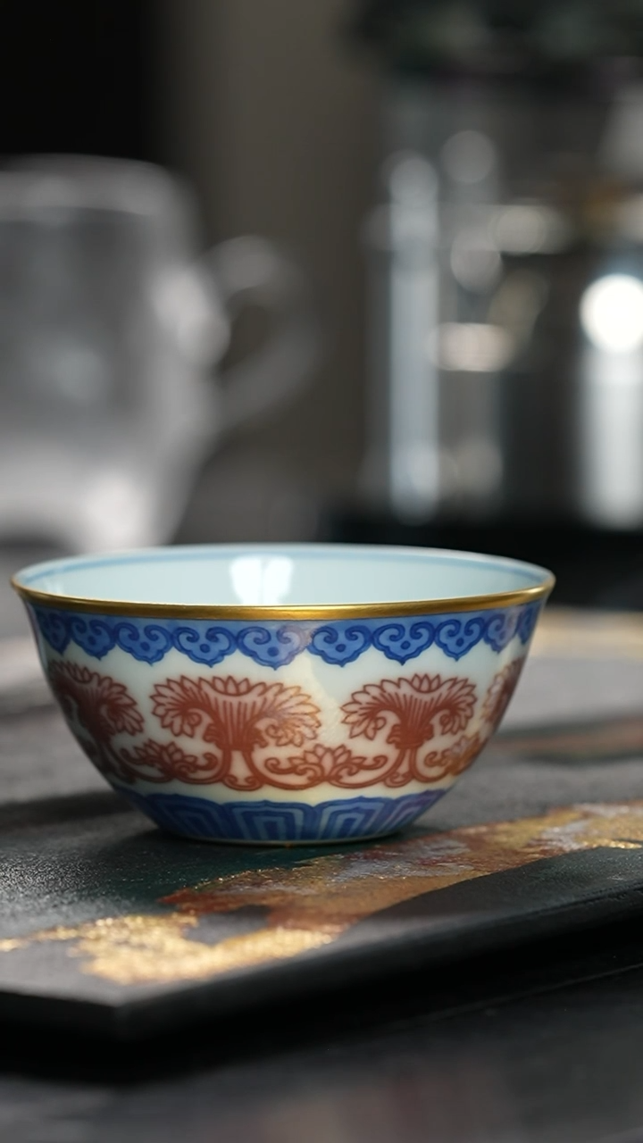 杯杯二亭青花釉里红描金缠枝如意卧足杯