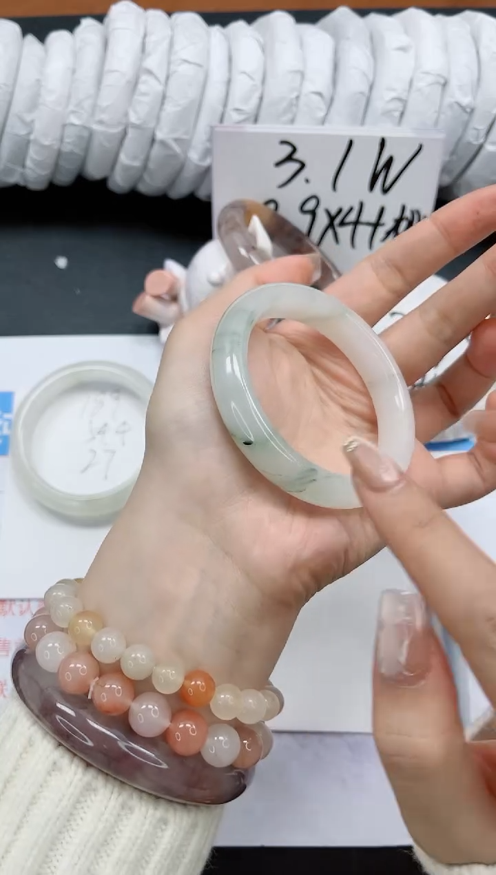 【闪购商品】石英质玉手镯未镶嵌k190-52.2