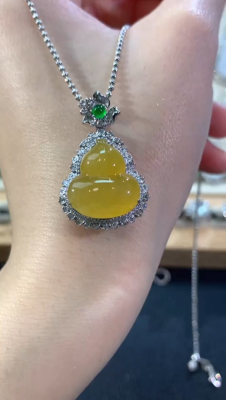 吊坠(不含链)18K金镶嵌翡翠冬日珠宝Q112