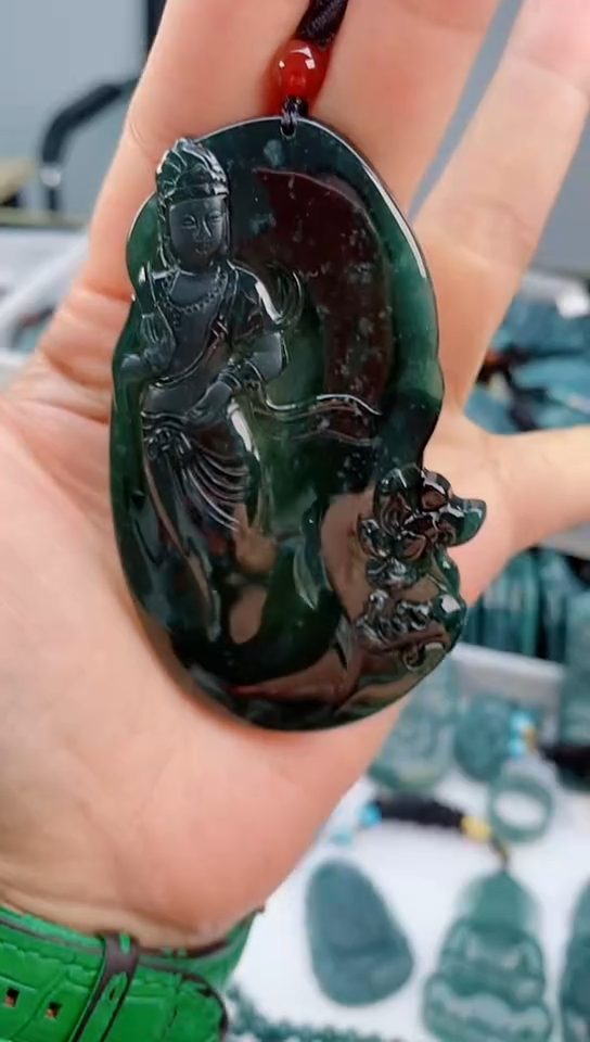 【闪购商品】翡翠颈饰未镶嵌            