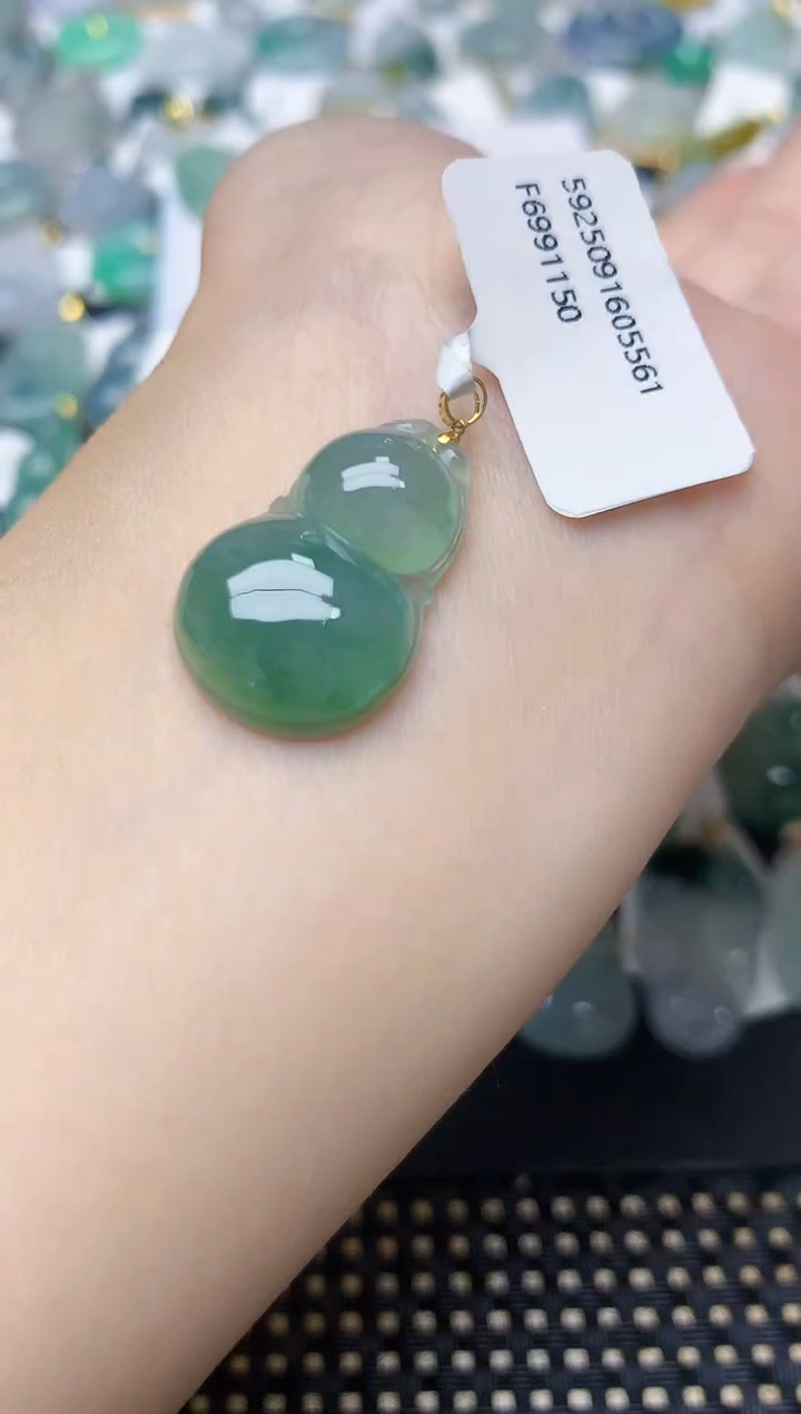 颈饰18K金镶嵌翡翠天然缅甸A货翡翠