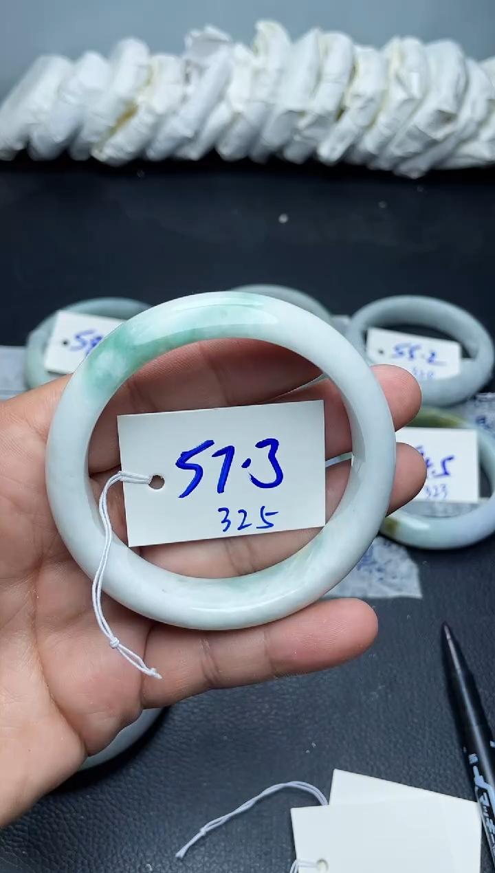 未镶嵌手镯翡翠325