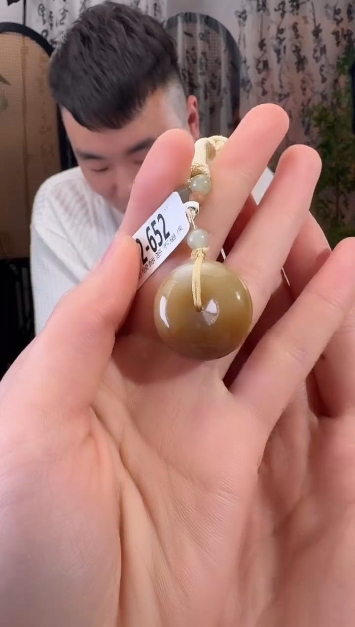 和田玉未镶嵌颈饰扣 652