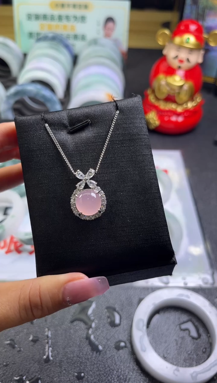 【闪购商品】玛瑙/玉髓颈饰足铂镶嵌玛瑙镶嵌粉色吊坠