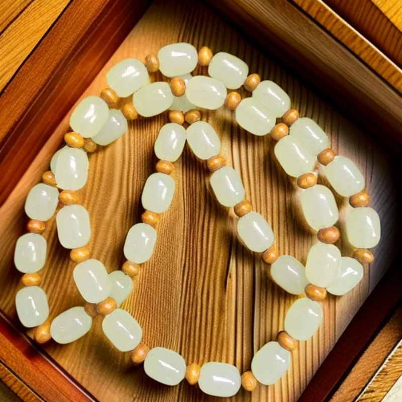 卡10mm和田黄口珠链一条