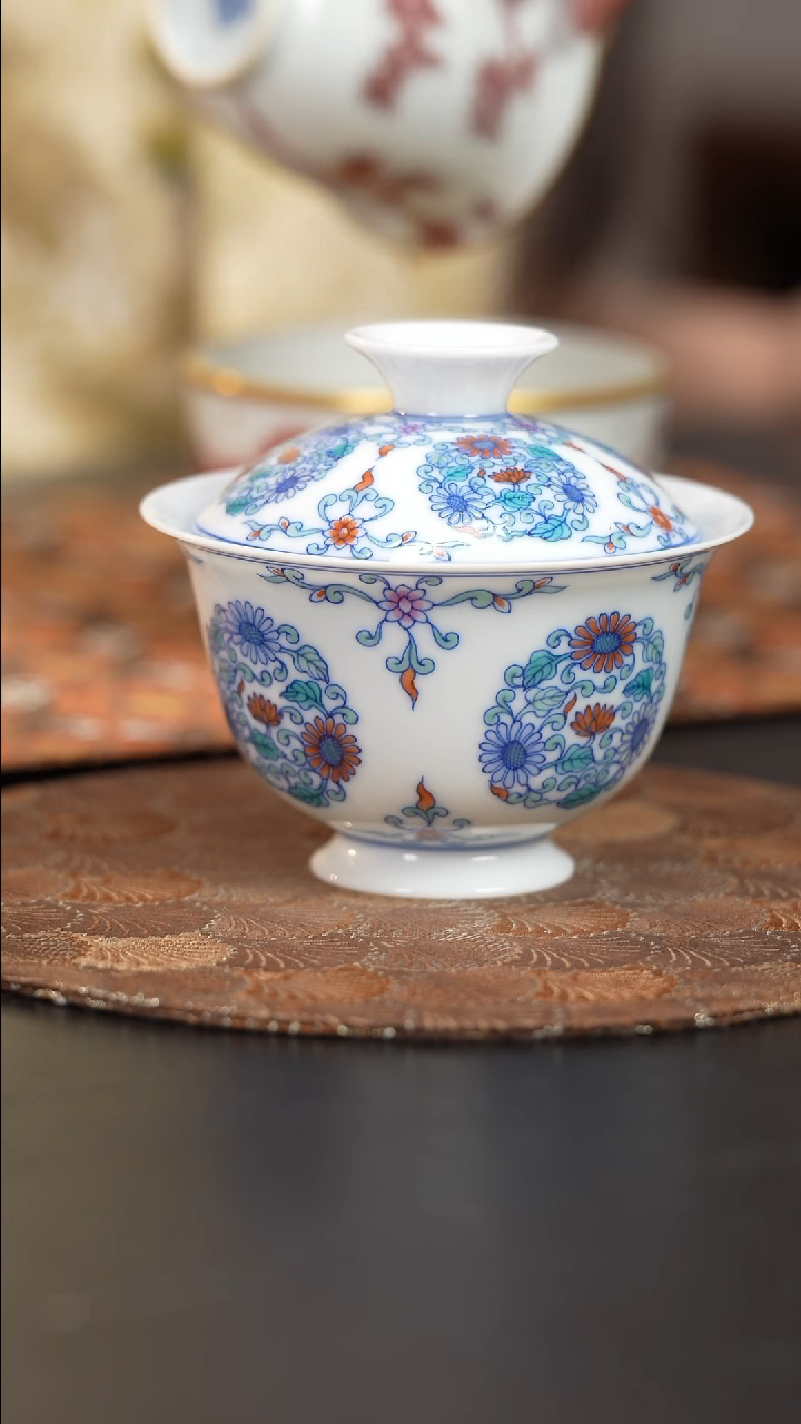 【闪购商品】杯问玉斗彩团菊盖碗