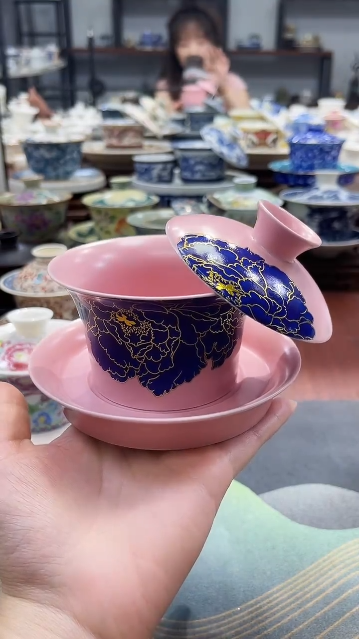 粉色釉变色牡丹盖碗