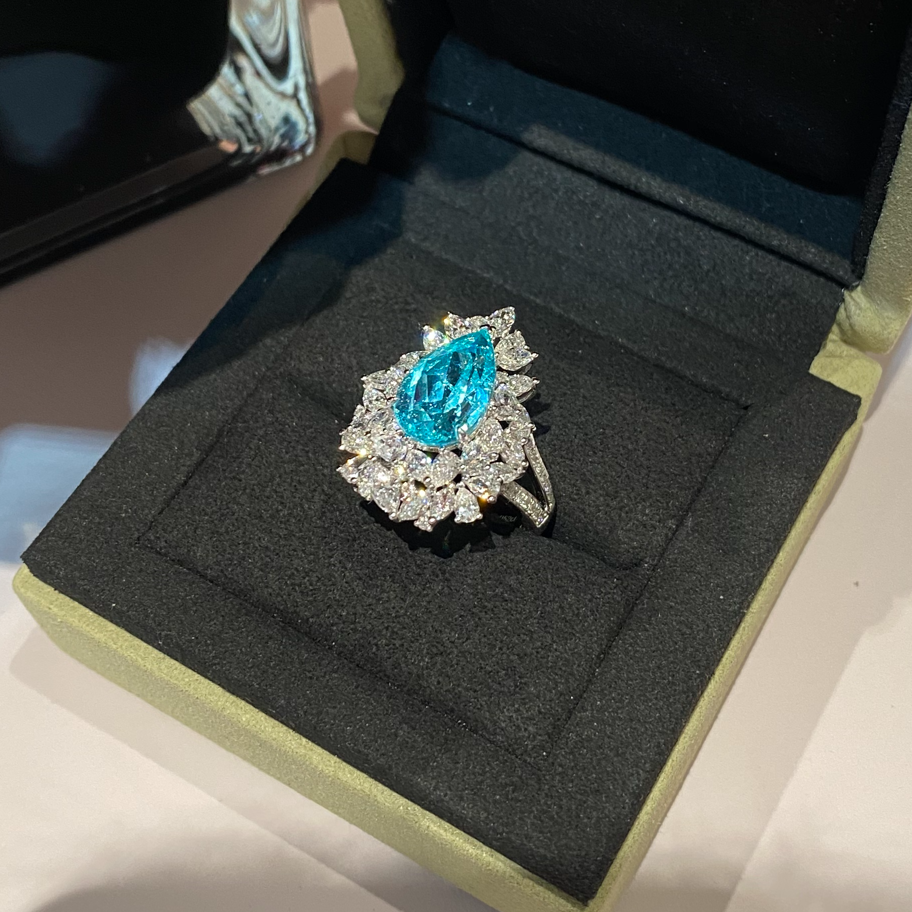 实验室培育钻石铂金钇铝榴石戒指帕拉伊巴色【主石：6.052ct】
