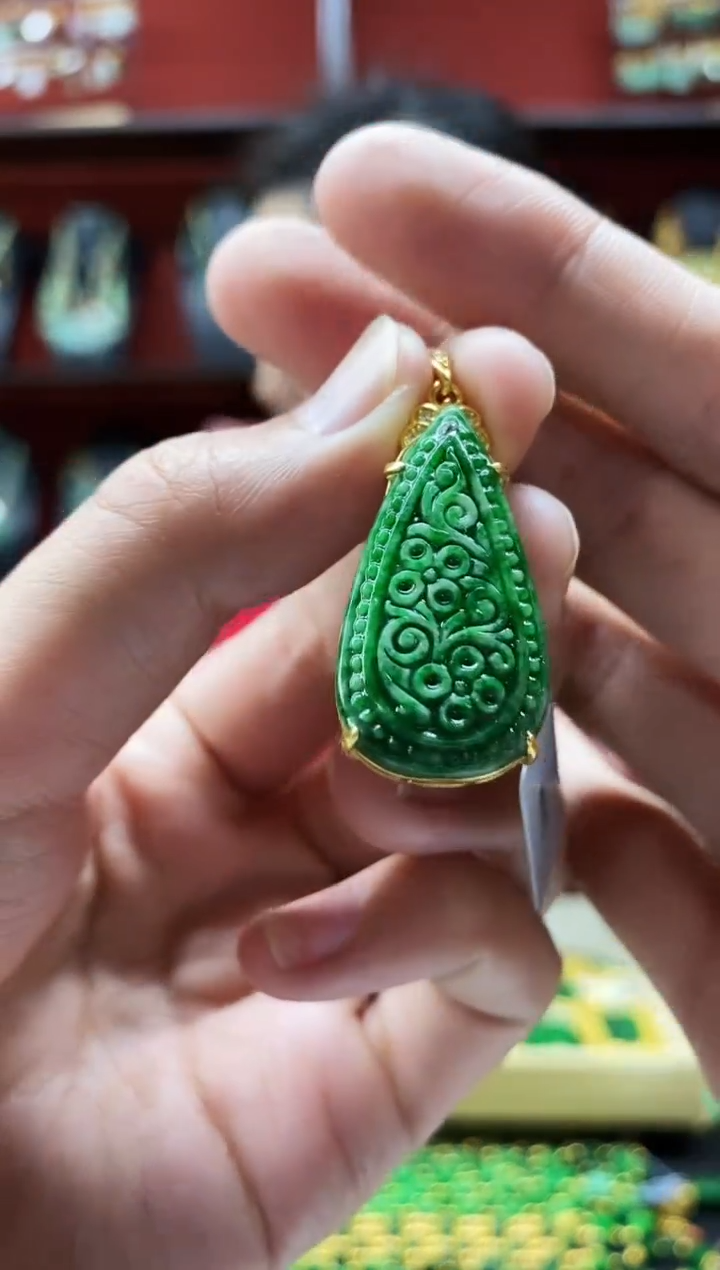 颈饰未镶嵌翡翠吊坠