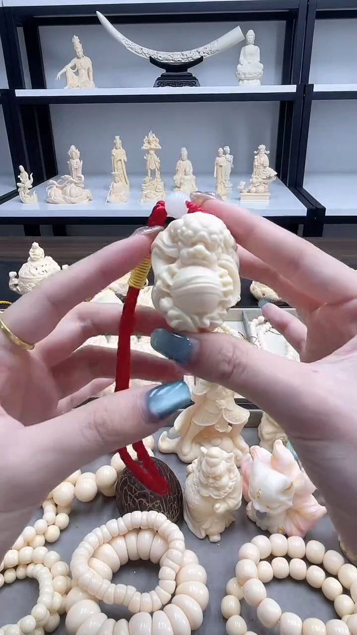 象牙果貔貅手把件