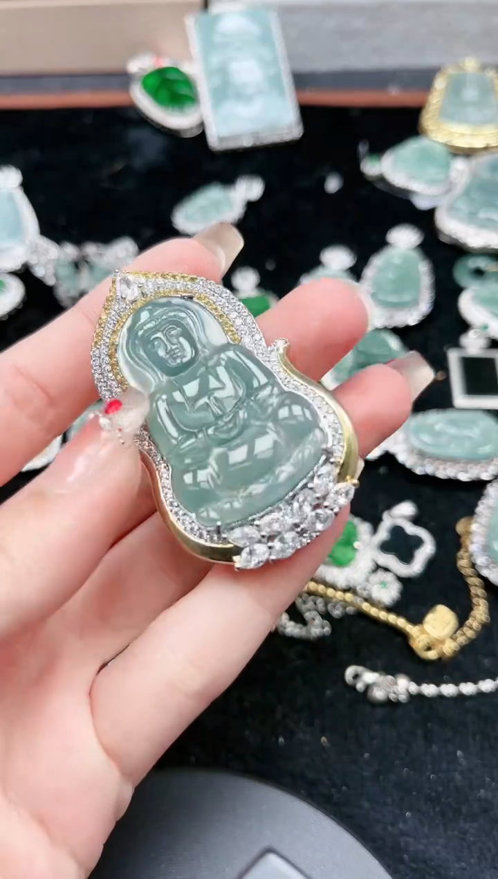 【闪购商品】翡翠颈饰未镶嵌4446赠皮绳